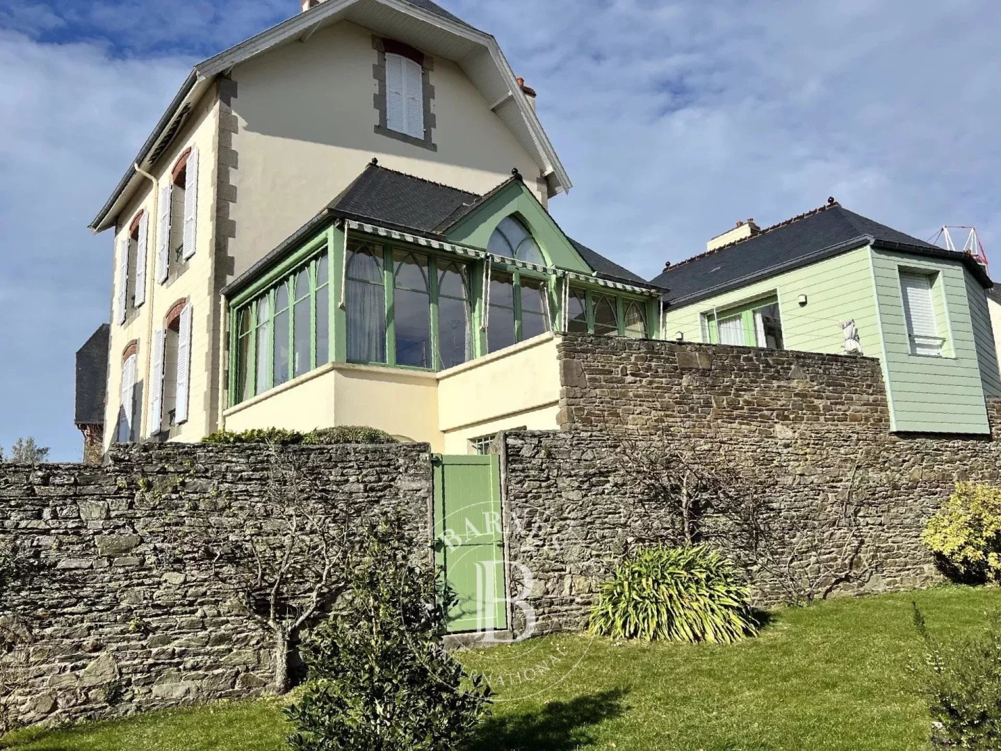 Luxury villa for sale in the district Agora