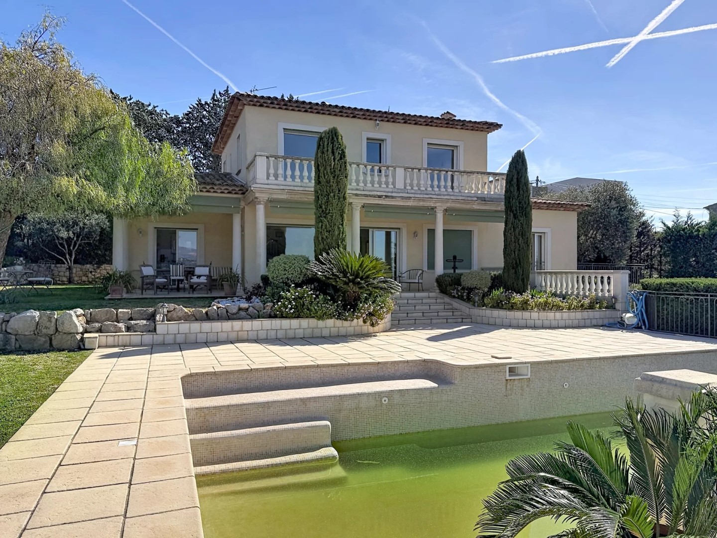 Luxury villa for sale in Saint-Laurent-du-Var