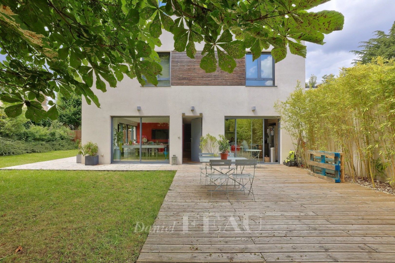 Luxury apartment for sale in the district Rueil sur Seine-Plaine-Gare