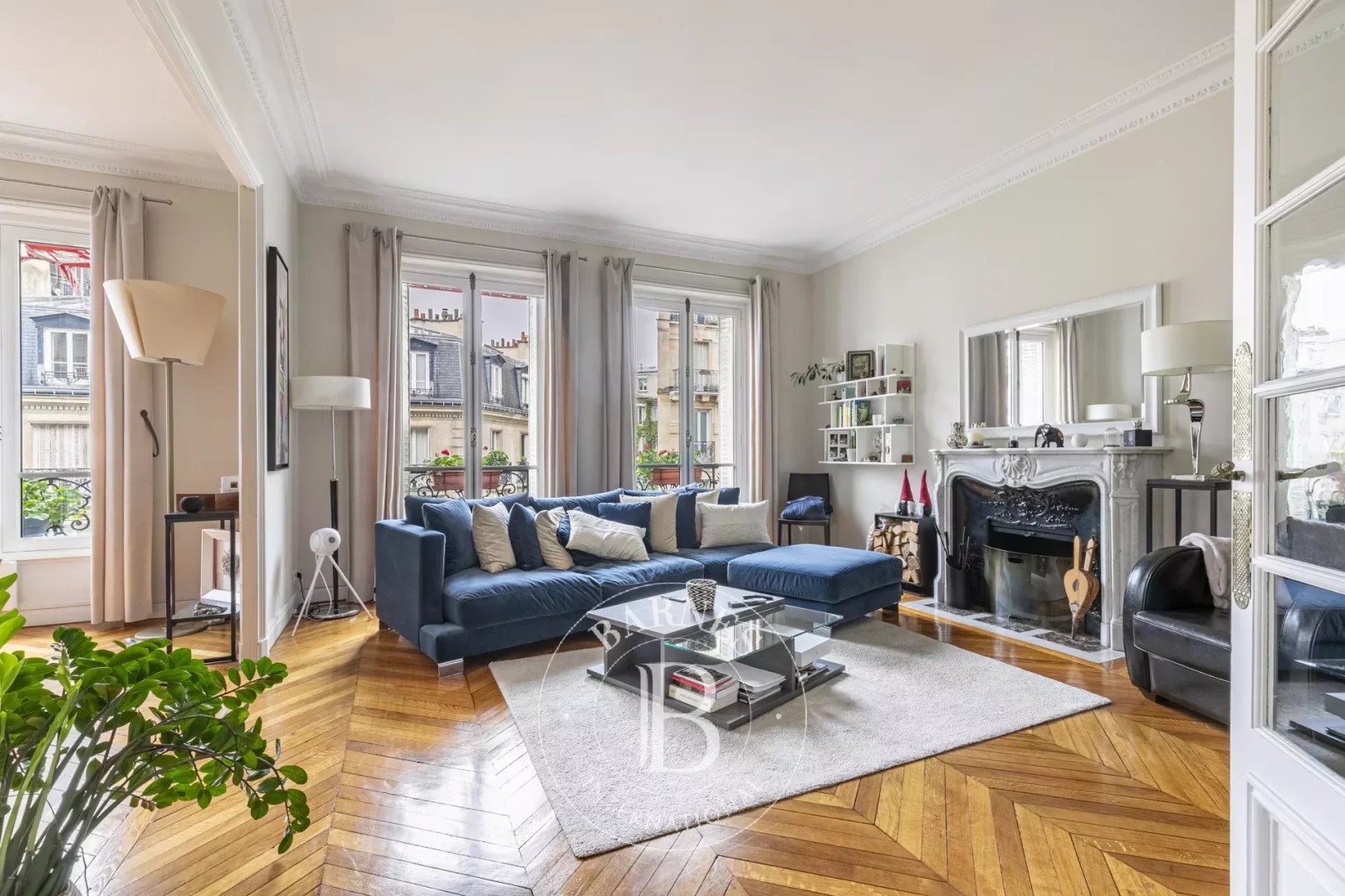 Luxury apartments / penthouses for sale in the district Auteuil Nord