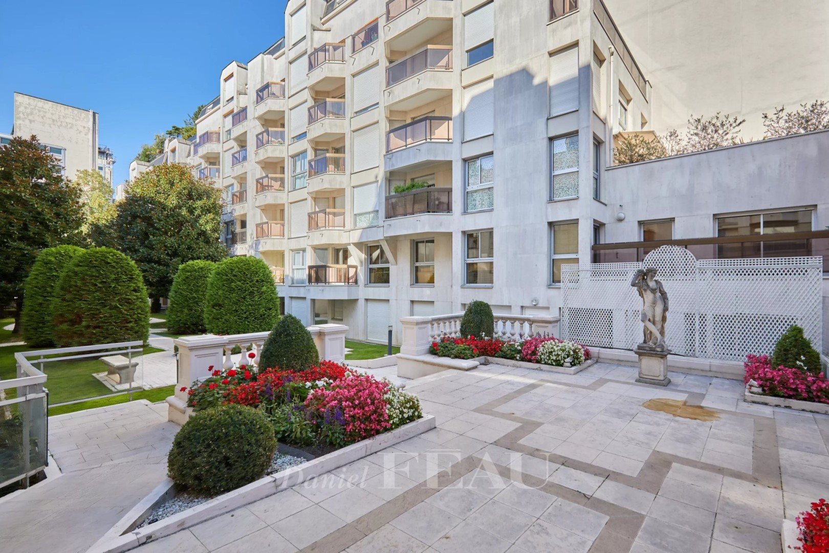 Luxury apartment for sale in the district Gros Caillou