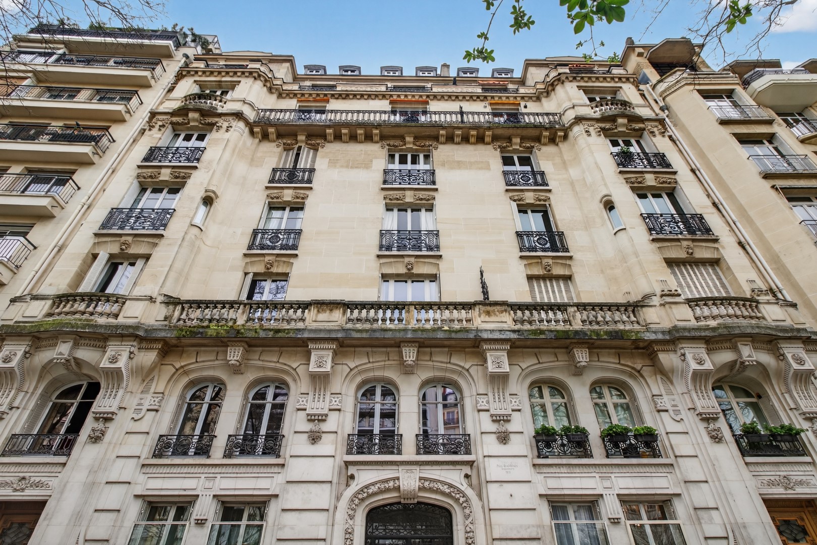 Luxury apartments / penthouses for sale in the district Auteuil Nord