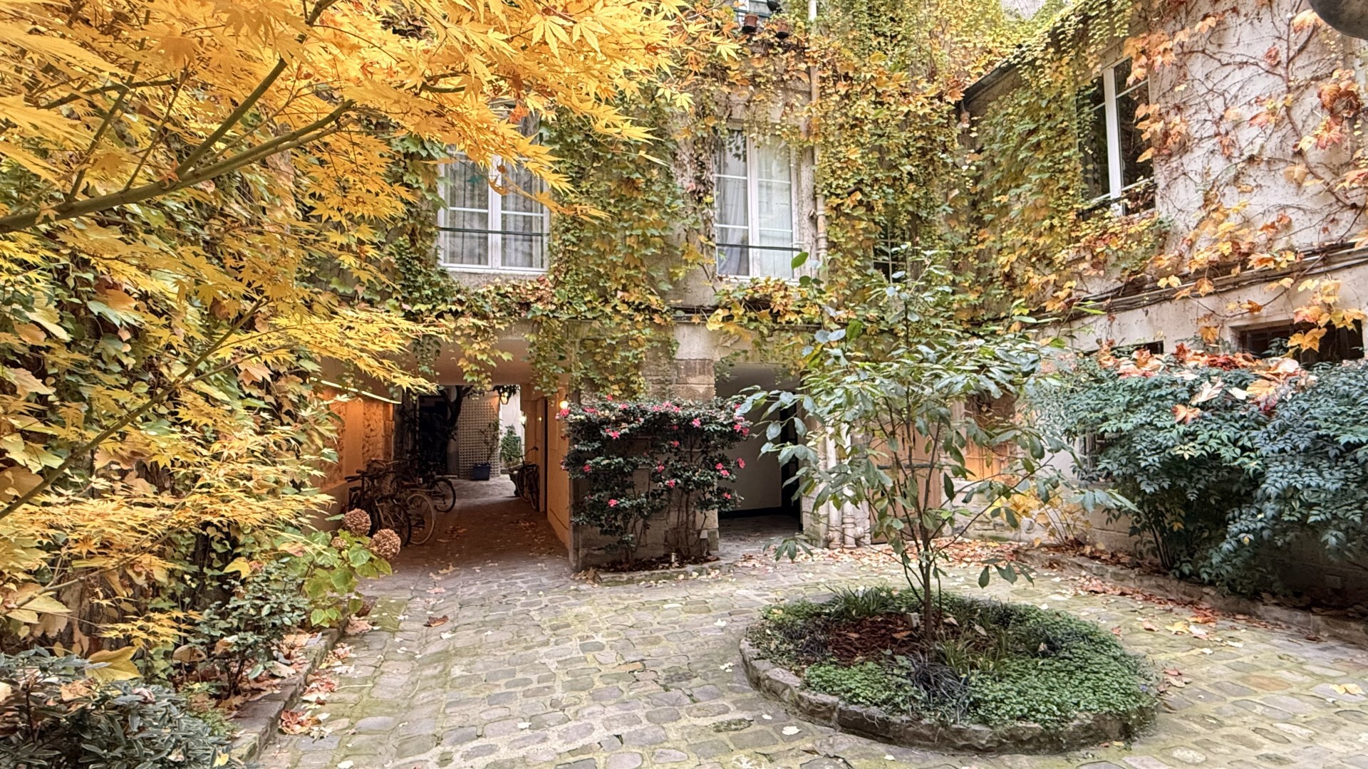 luxury duplex for sale in the district Saint Germain des Prés