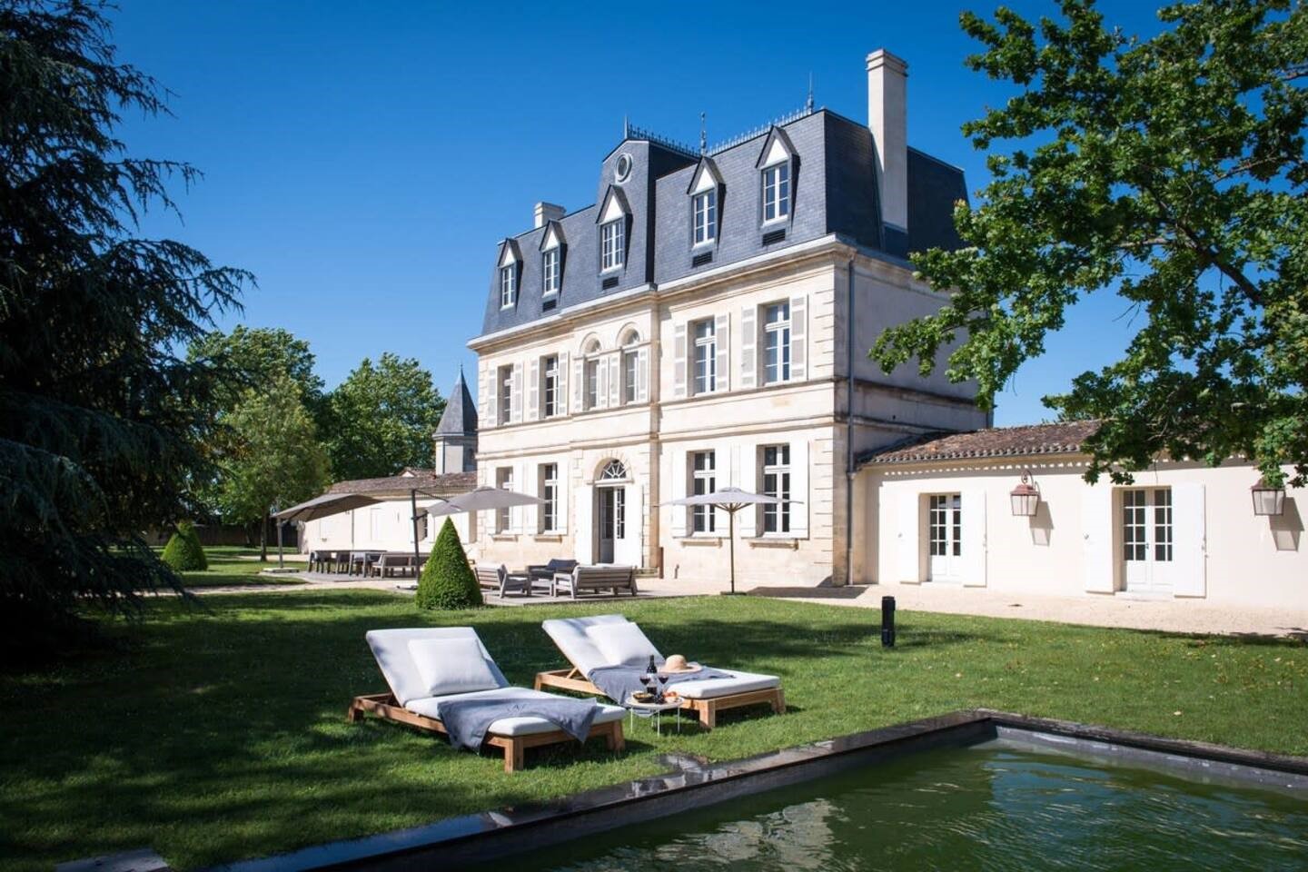 Château en location saisonnière à Lamarque