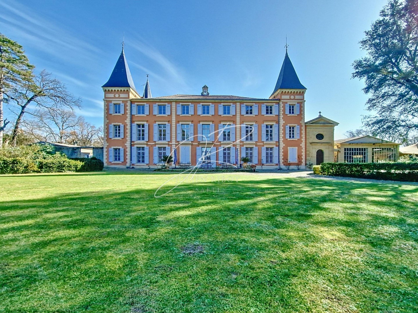 Castle for sale in the district Nord