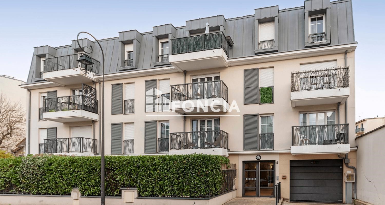 luxury duplex for sale in the district La Fontaine-Parc des Sceaux-Croix de Berny-Centre Ville