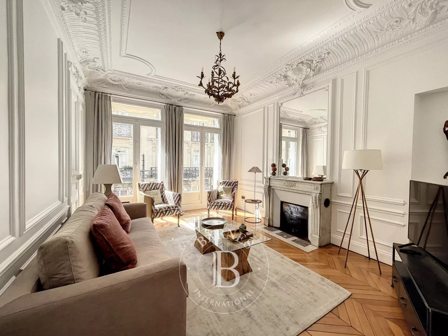 Furnished rental nearby Avenue Montaigne