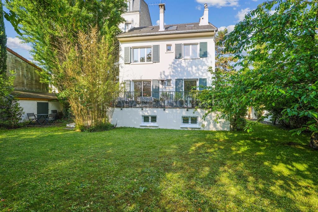 Maison de luxe à vendre dans le quartier Mederic