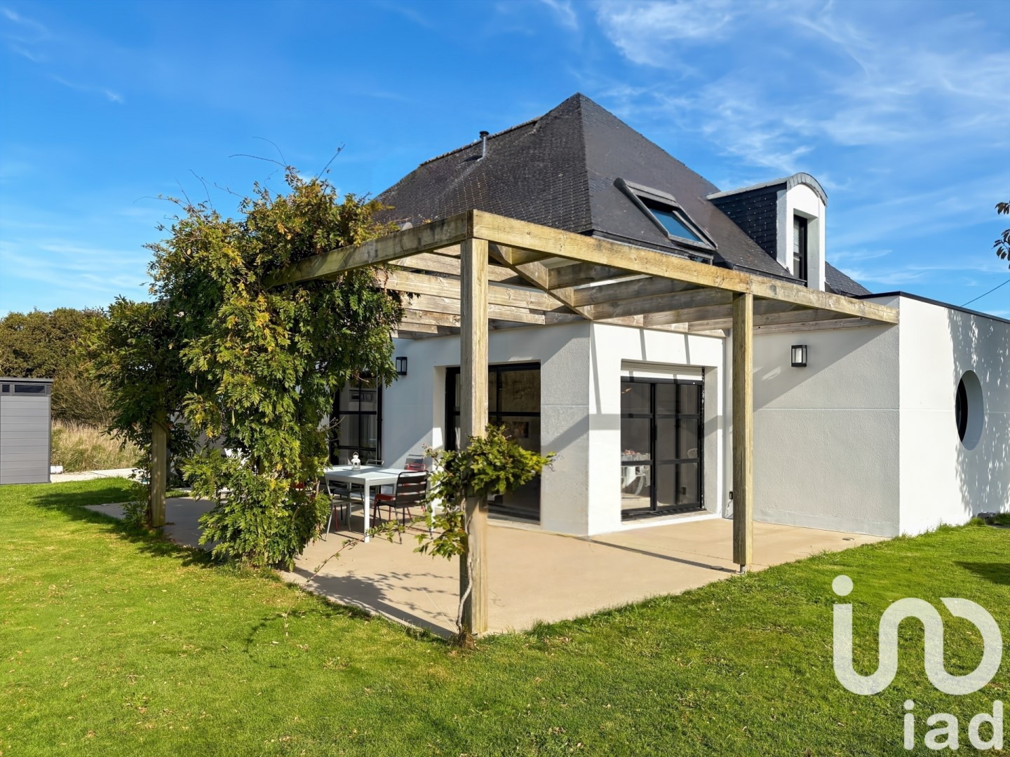 Luxury house for sale in Plouhinec