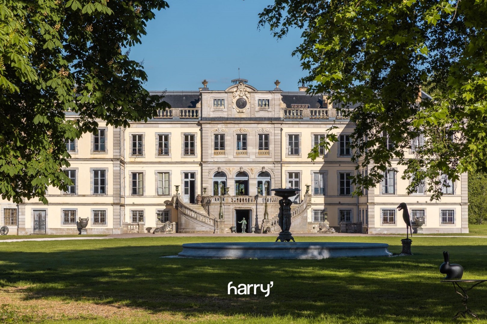 Castle for sale in Neuvelle-lès-la-Charité