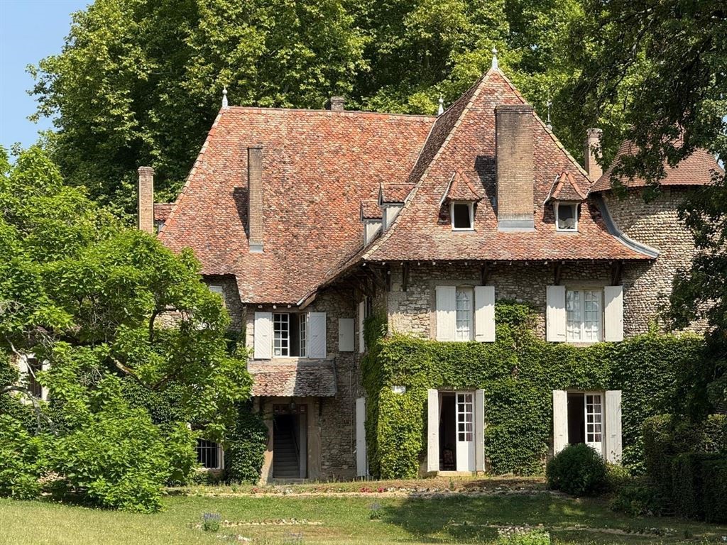 Castle for sale in Les Avenières