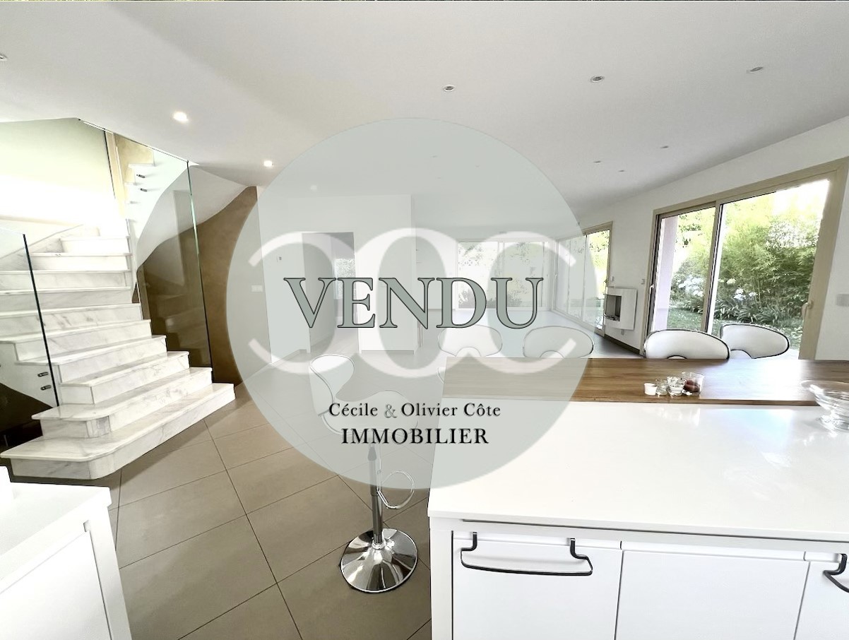 Contemporary house for sale in the district Centre Ville