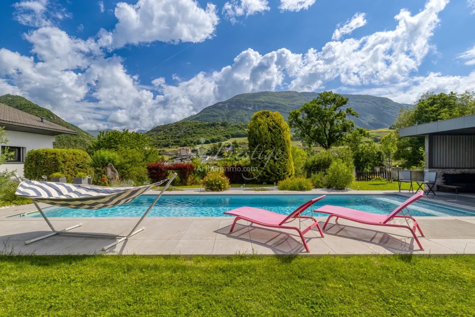 Luxury villa for sale in Saint-Jeoire-Prieuré