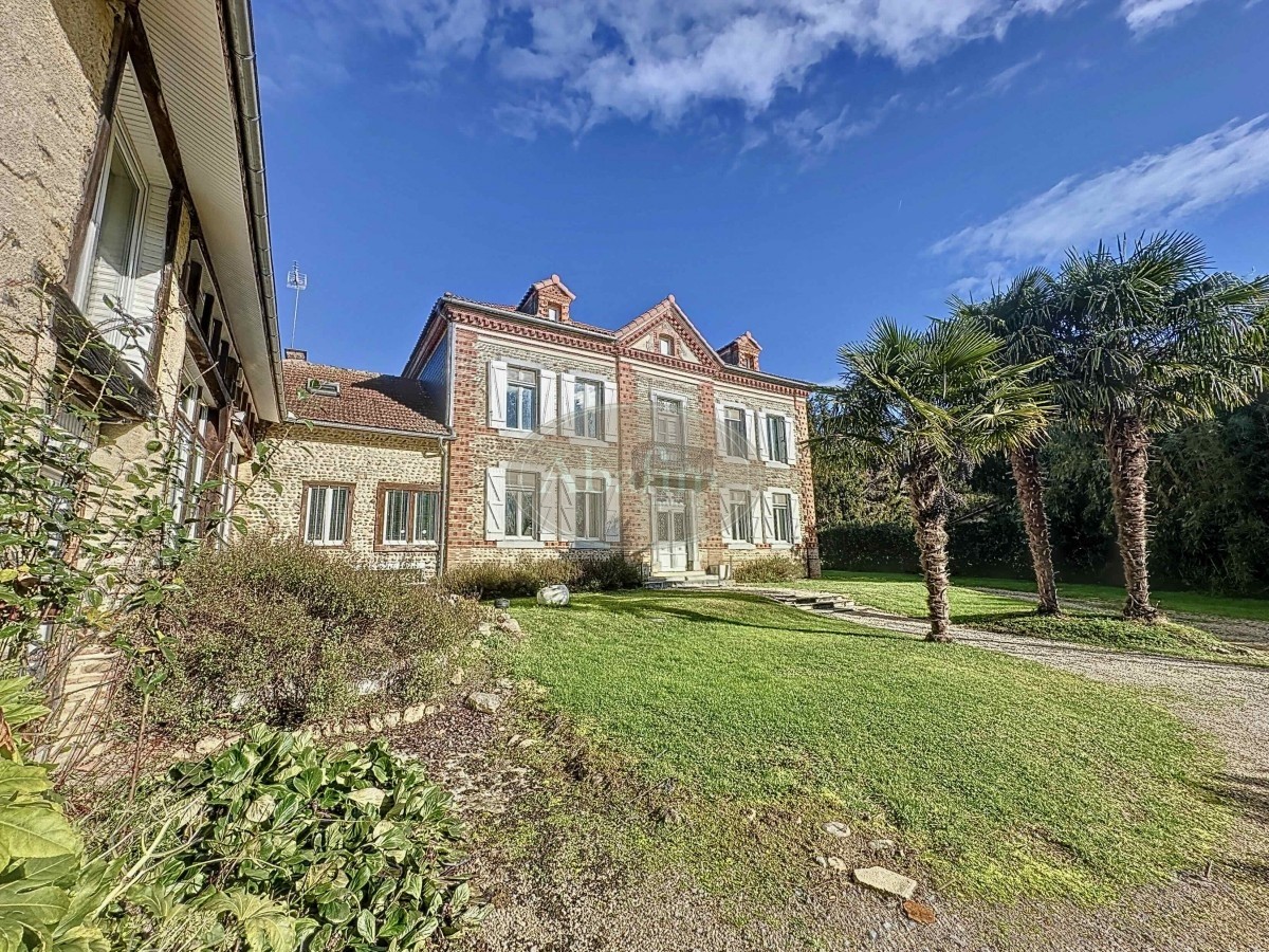 Château à vendre à Dours