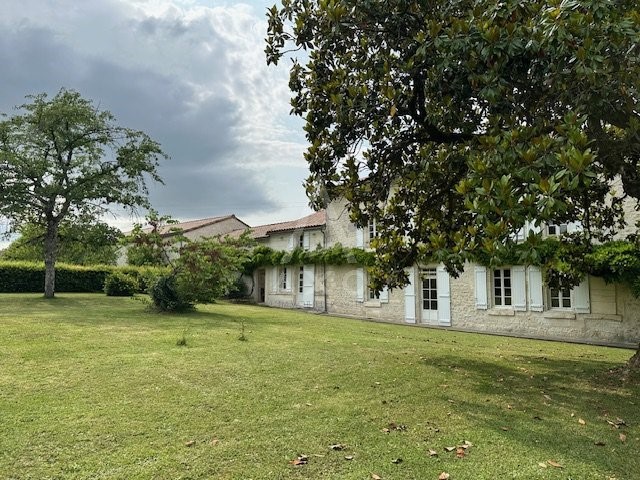 propriété à vendre dans le quartier Saint Ausone-Saint Martin-Saint Gelais