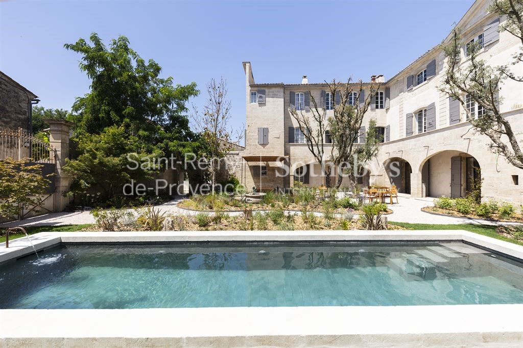 Private mansion for sale in the district Centre Ville