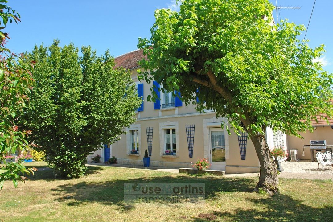 Old house for sale in Joigny