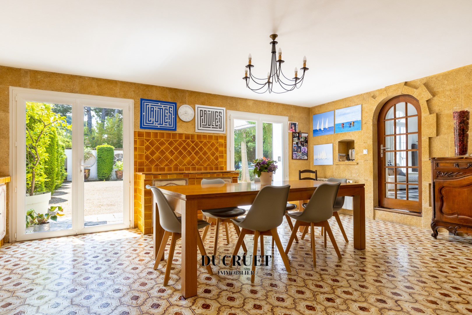 Villa de luxe à vendre dans le quartier Saint Julien