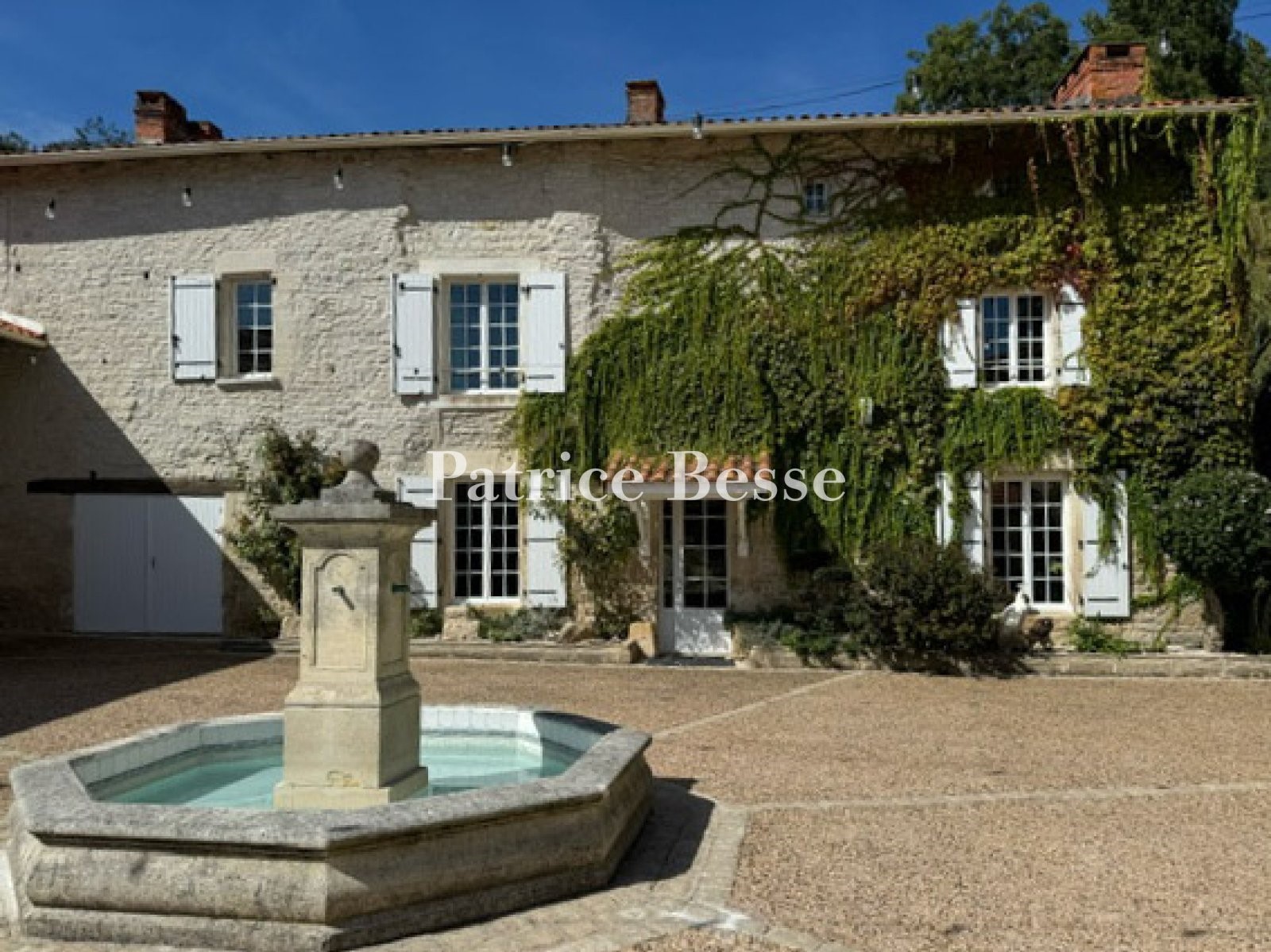 Luxury house for sale in Angoulême