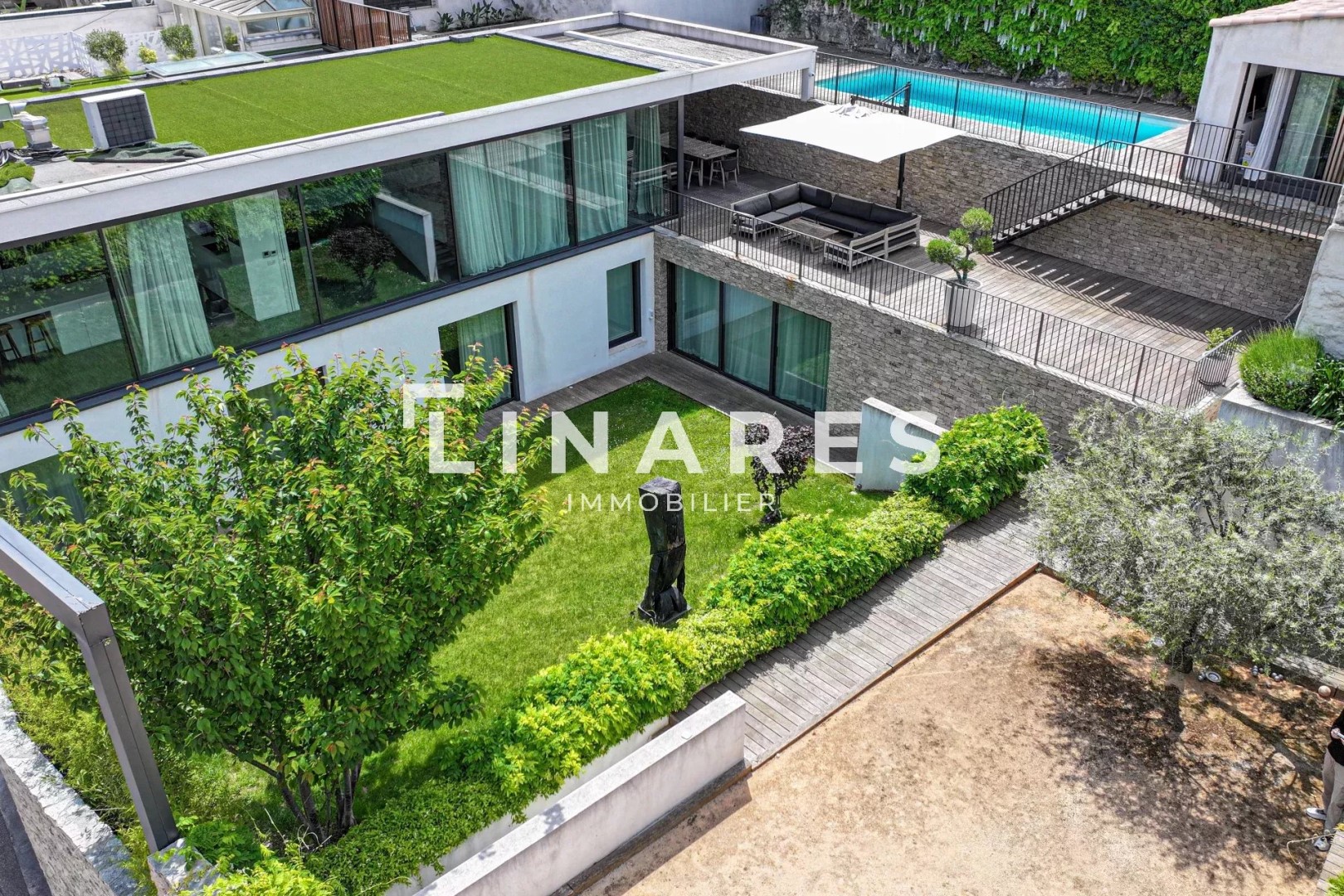 Luxe stadswoning te koop in Le Roucas Blanc