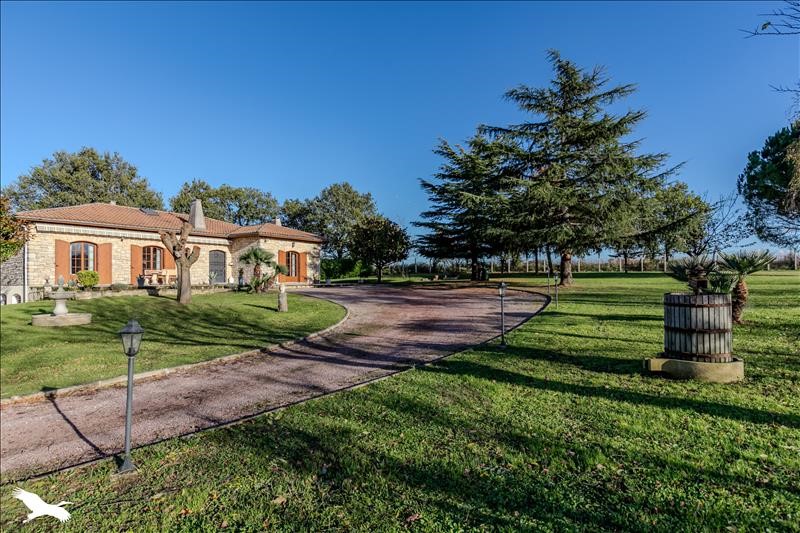 Luxury house for sale in Yvrac