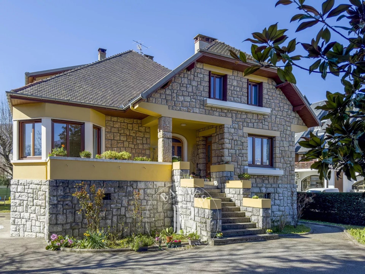 Town house for sale in Chambéry