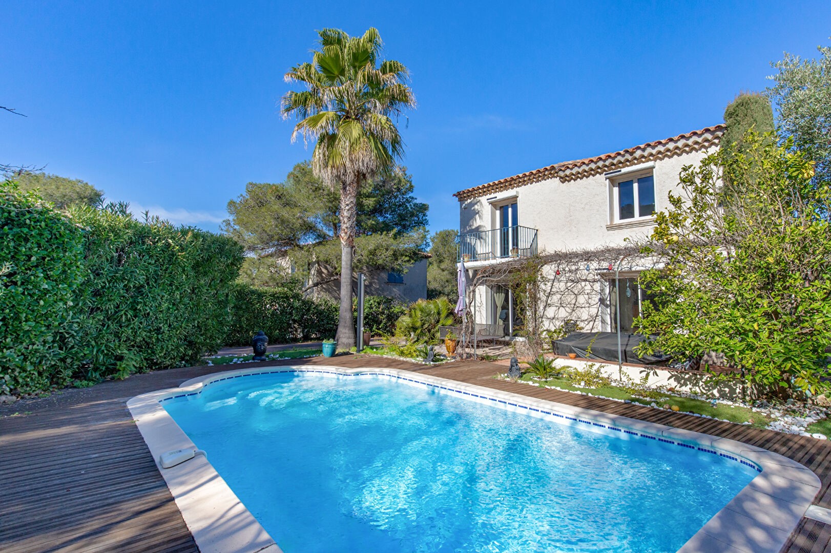 Luxury villa for sale in the district Plateau Notre Dame Nord