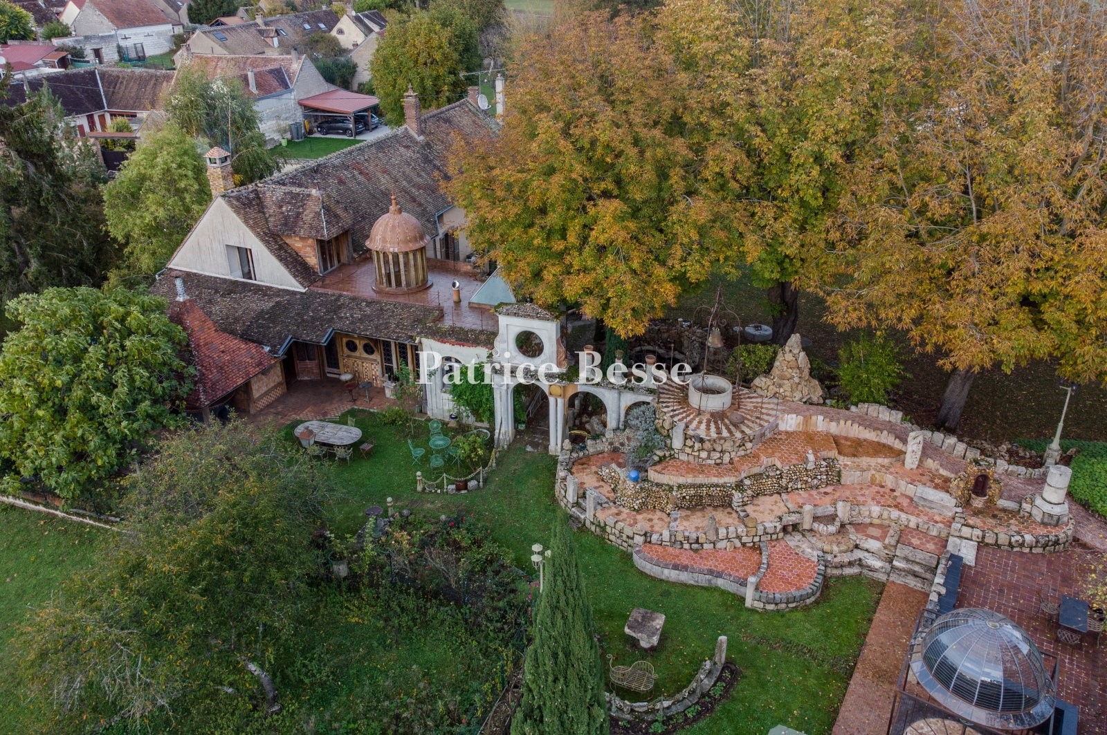 Old house for sale in Michery