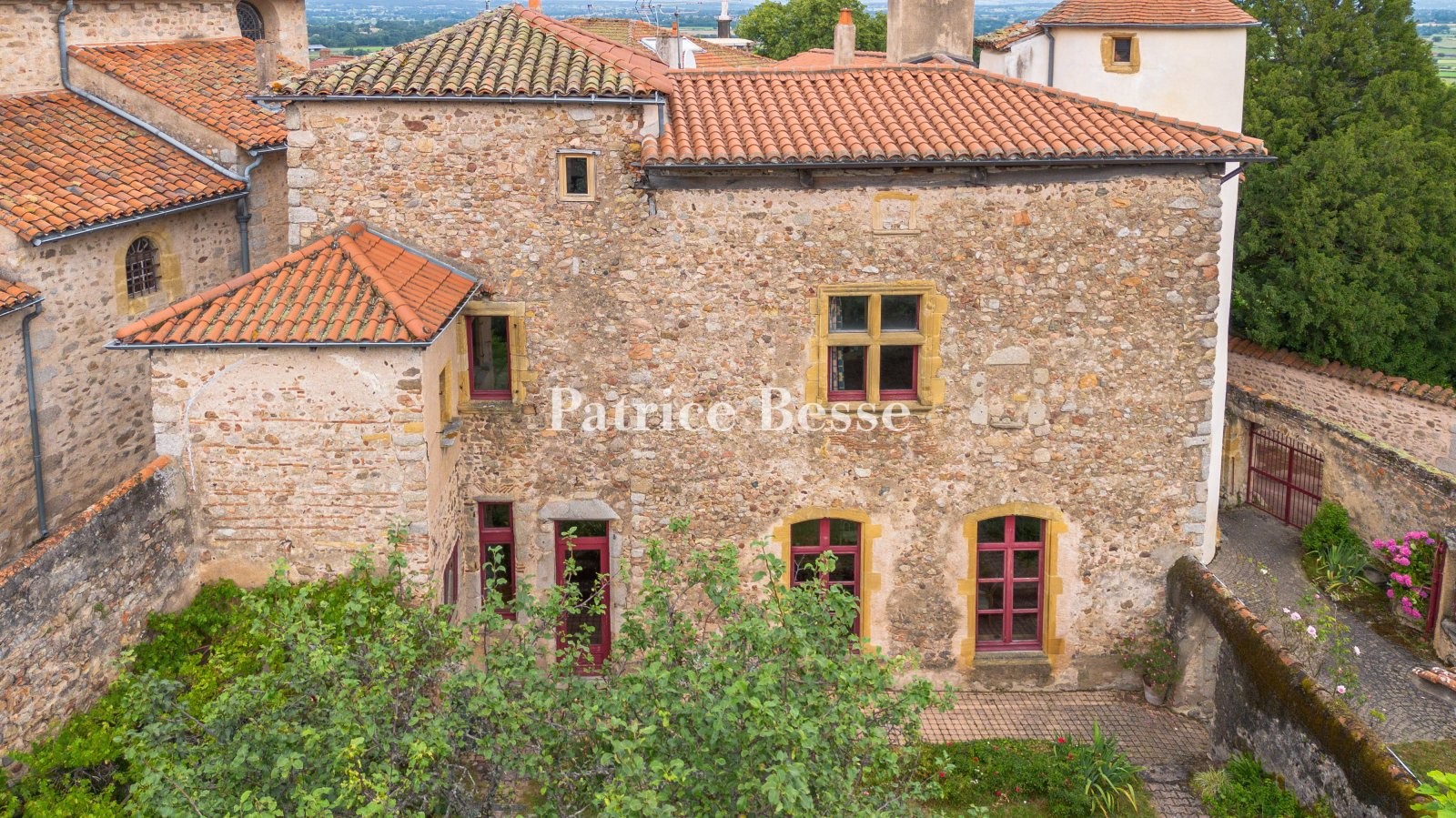 Traditional property for sale in Saint-Haon-le-Châtel