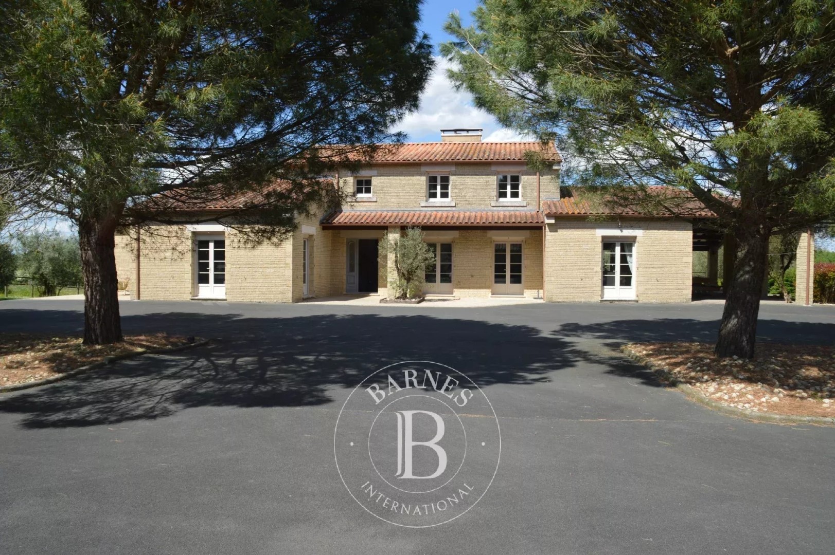 Luxury house for sale in the district Le Genette