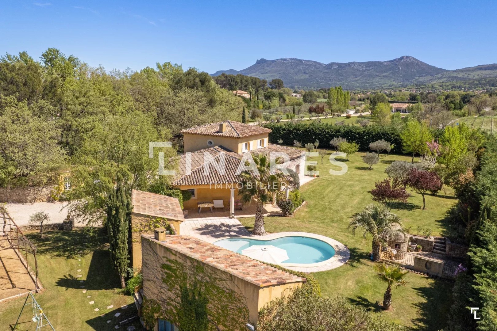 Luxury house for sale in the district Exterieur