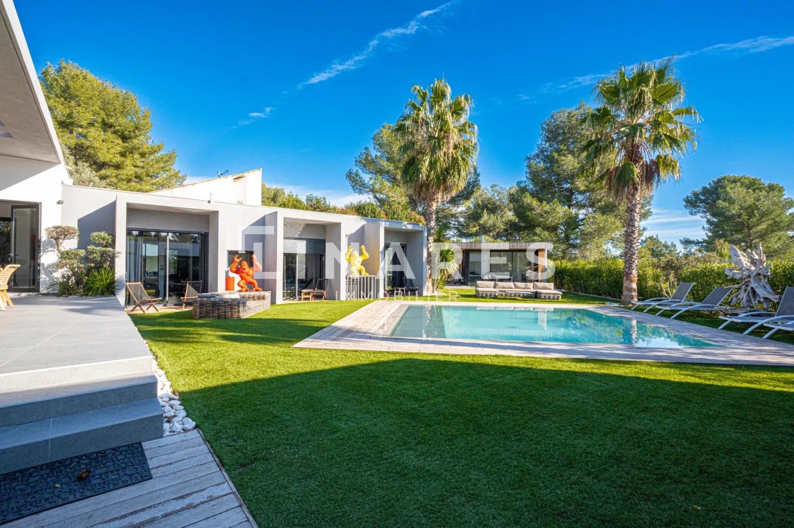 Luxe stadswoning te koop in Les Accates