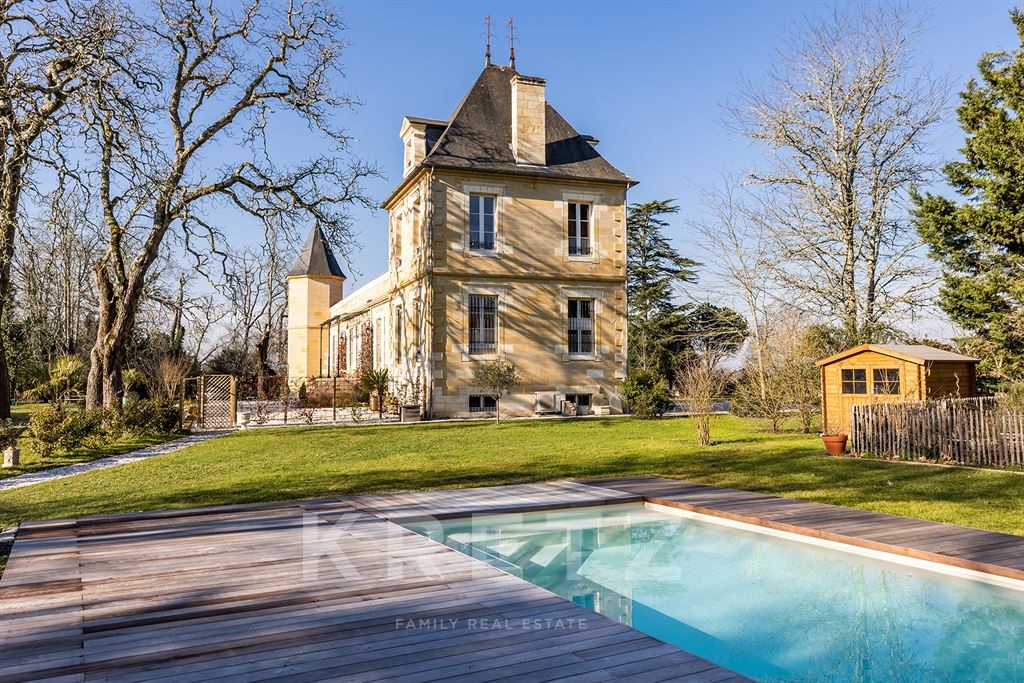 Kasteel te koop in Hôtel de Ville-Quinconce-Saint Seurin-Fondaudège