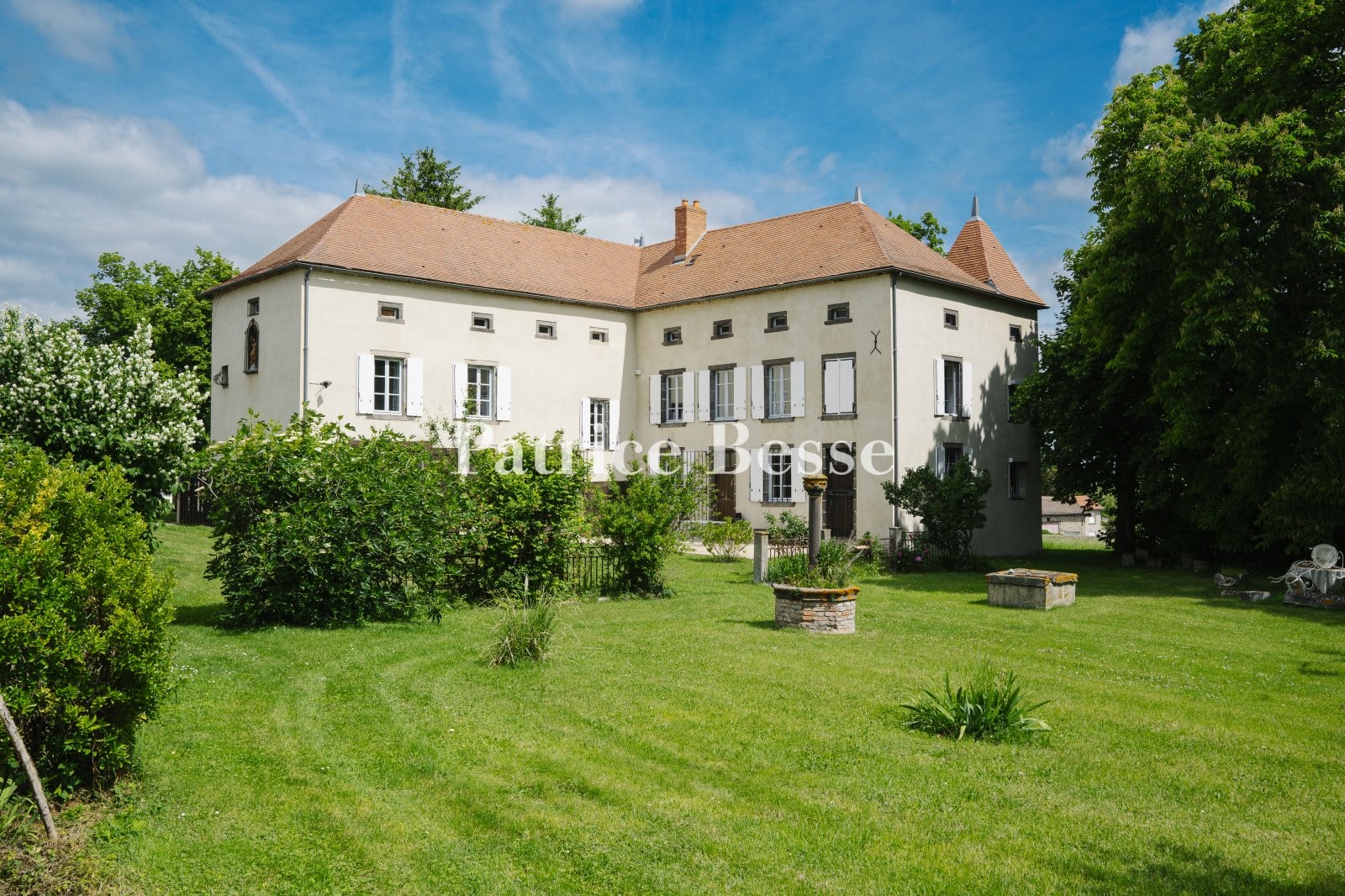 Farmhouse for sale in Riom