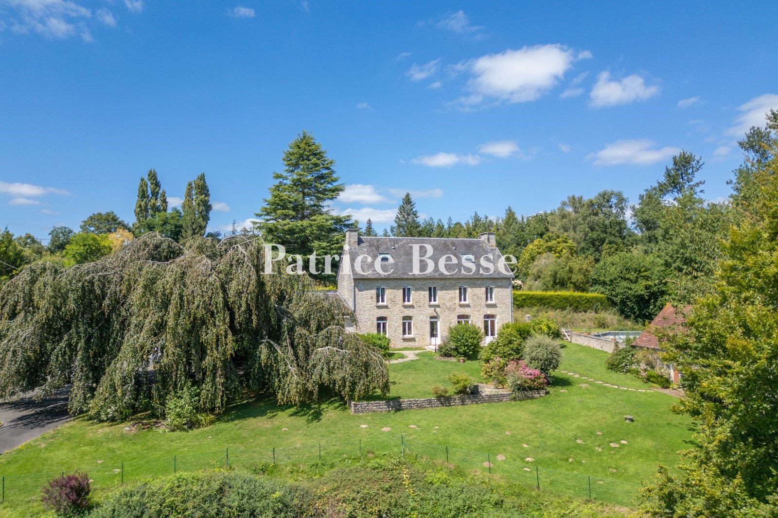 Old house for sale in Carentan