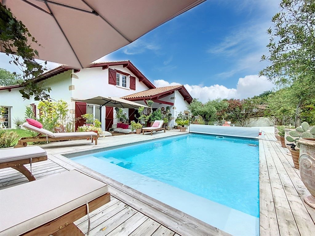 Luxury house for sale in Ascain