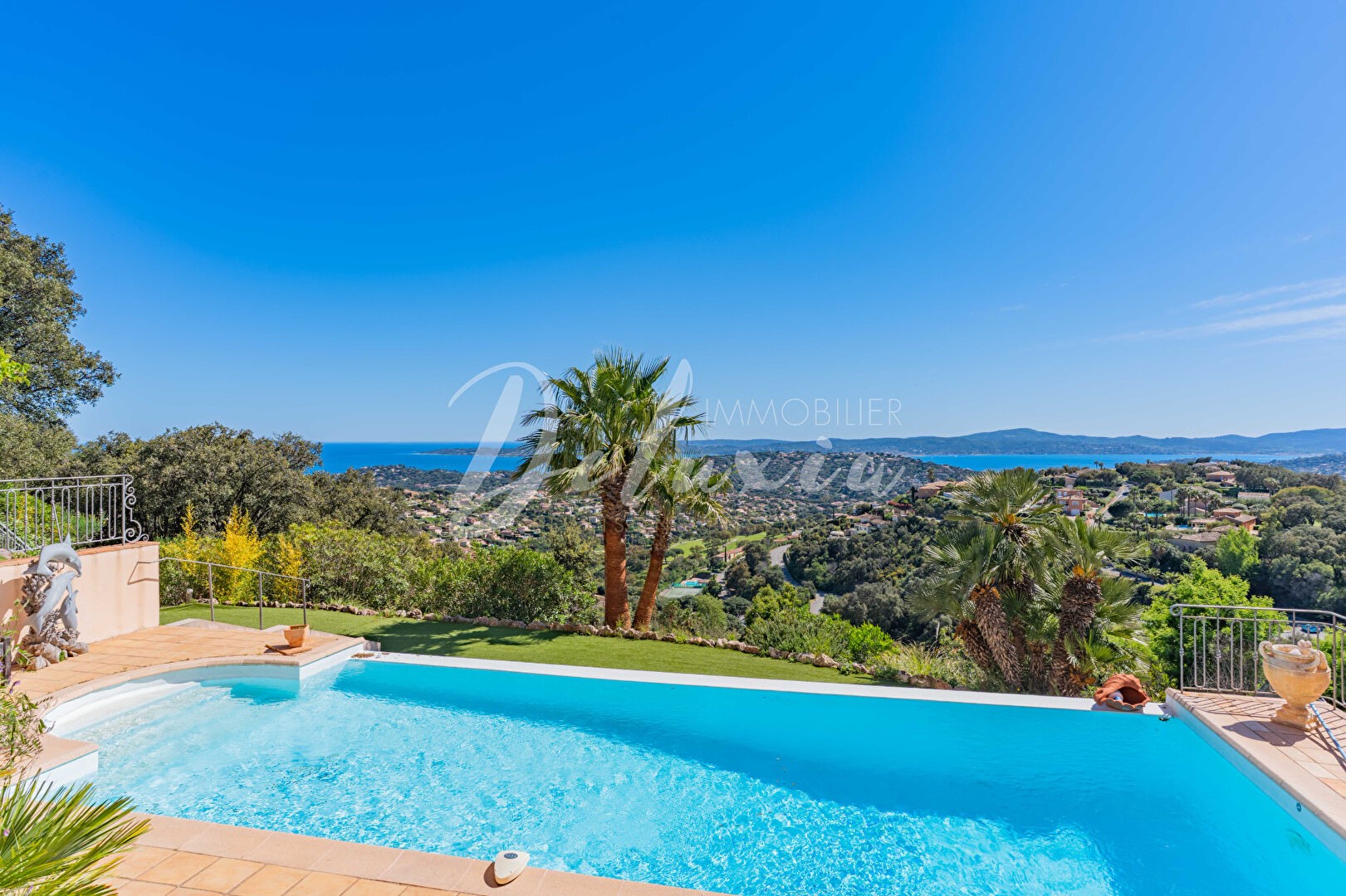 Luxury villa for sale in the district Nartelle-Noyer-Bellevue-bd des Sardinaux
