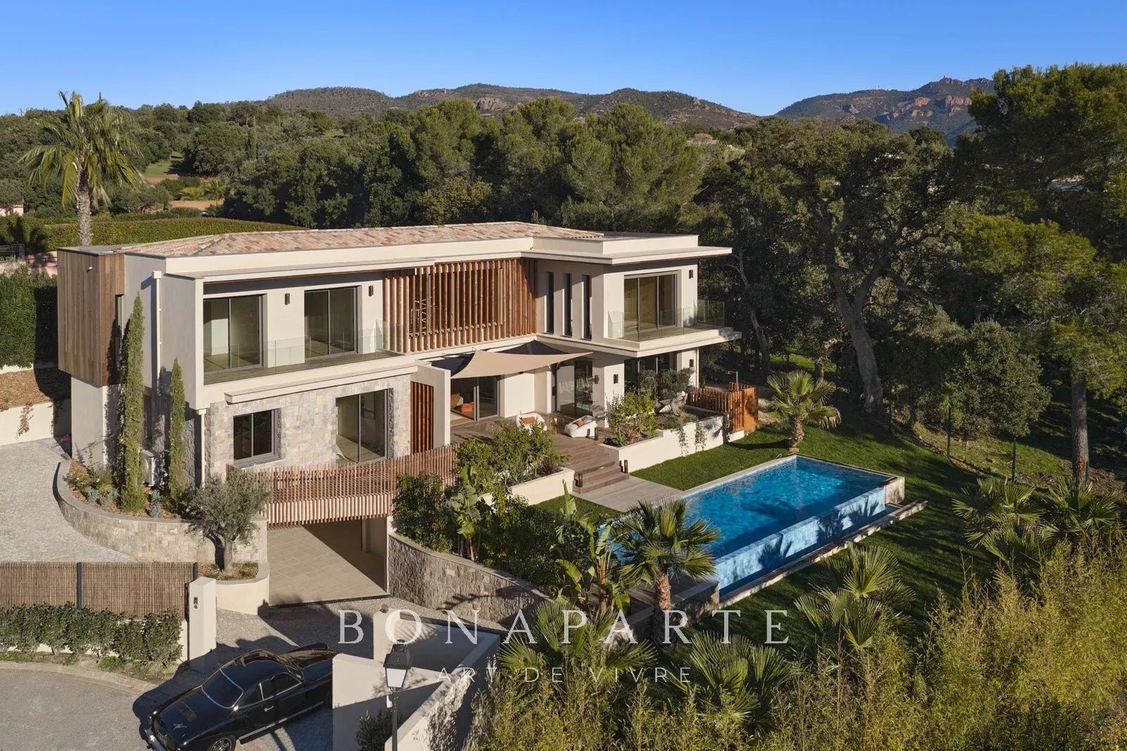 Villa de luxe à vendre dans le quartier Valescure-Vaulongue-Clair Bois-Vallon Suveret