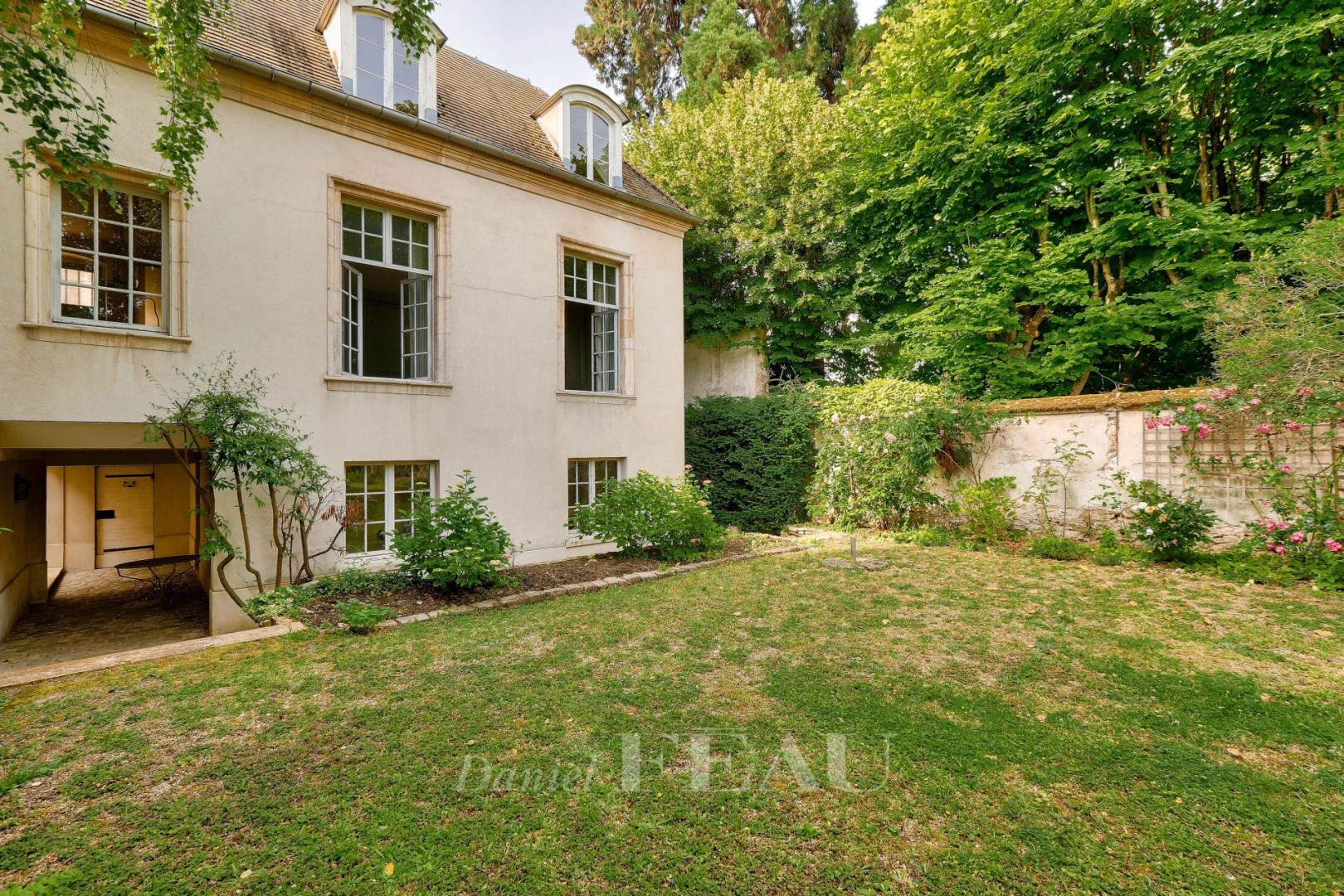 Luxury house for sale in Marnes-la-Coquette