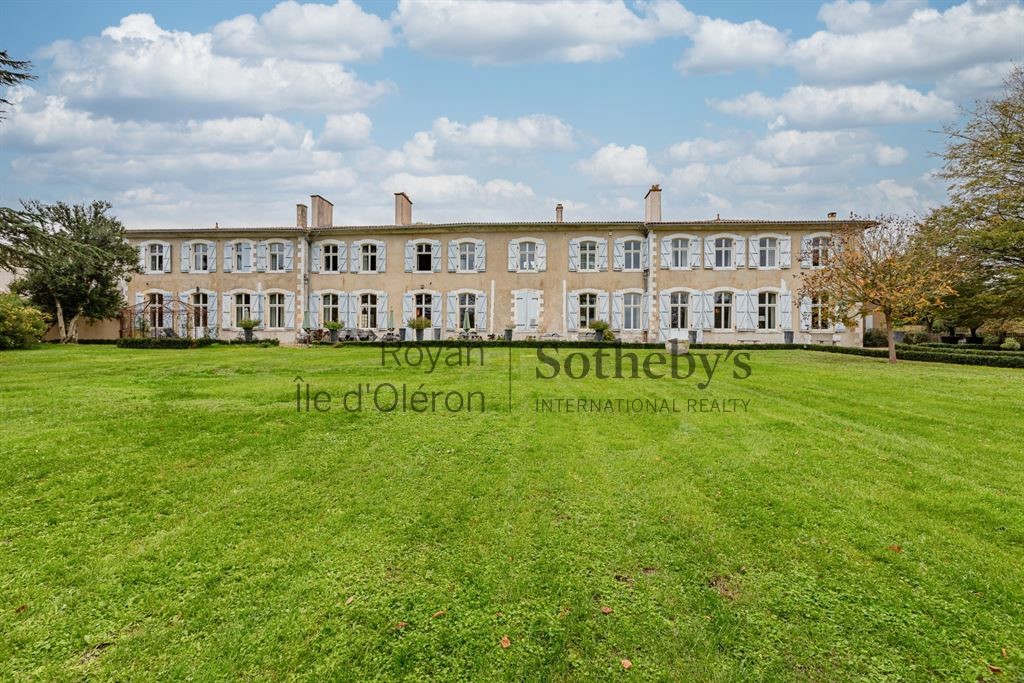 Castle for sale in Royan