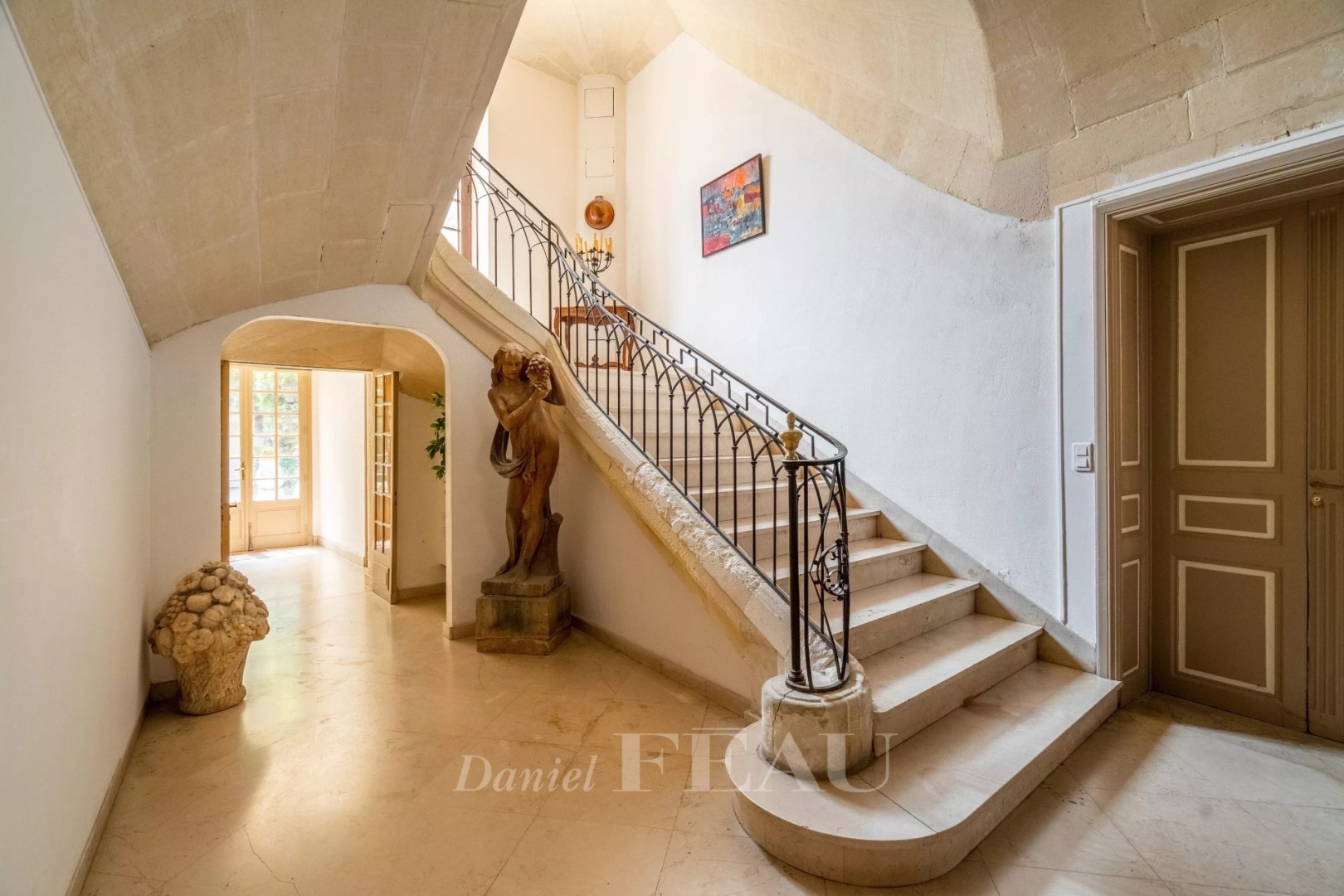 Private mansion for sale in Tarascon