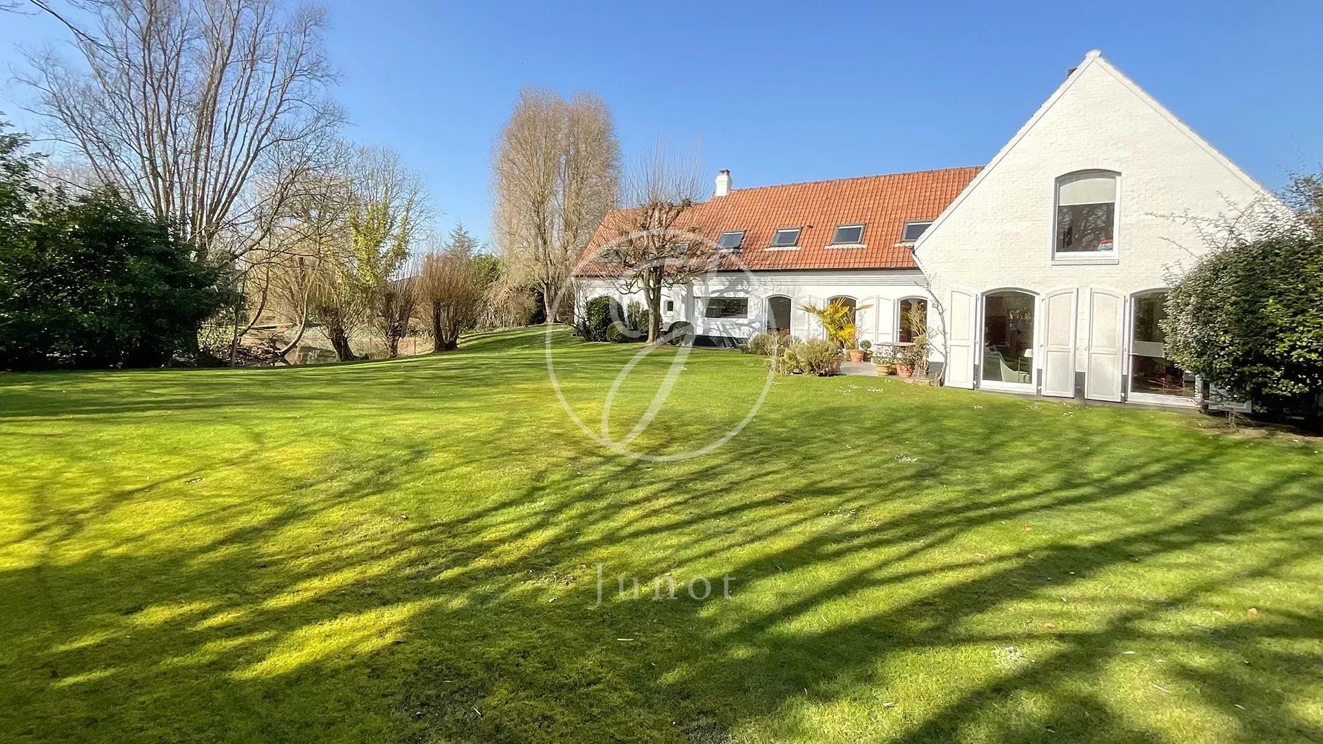 Maison de luxe à vendre dans le quartier Bourg