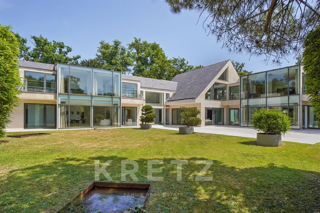 Luxury house for sale in Garches