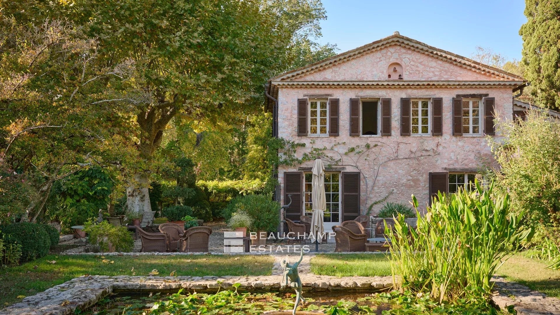 Luxury villa for sale in the district Les Aspres-Plan Sarrain