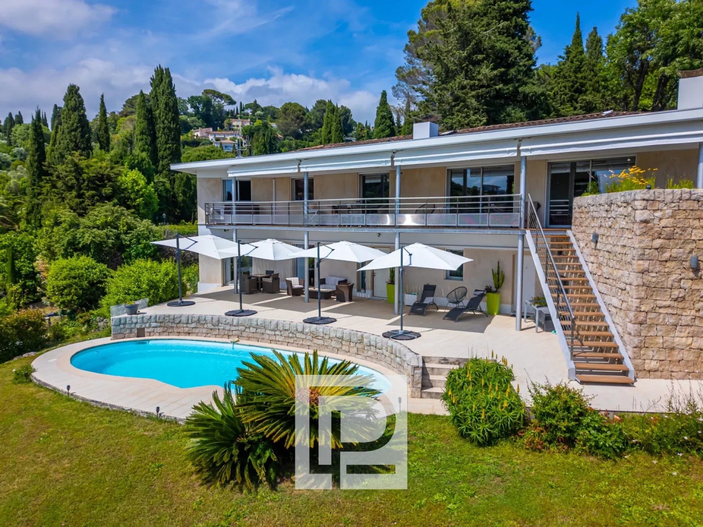 luxe huis te koop in Village-Le Val-Cabrieres
