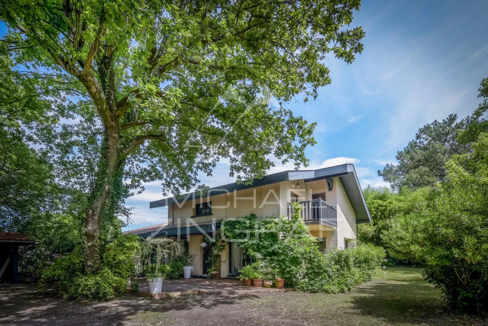 Maison de luxe à vendre dans le quartier Aiguillon-Port