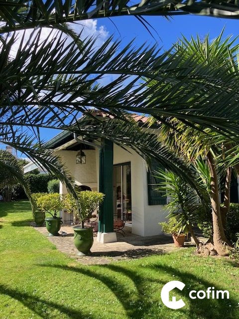 Villa de luxe à vendre dans le quartier Quatre Cantons