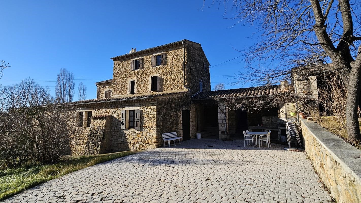 stone house for sale in Saint-Maime