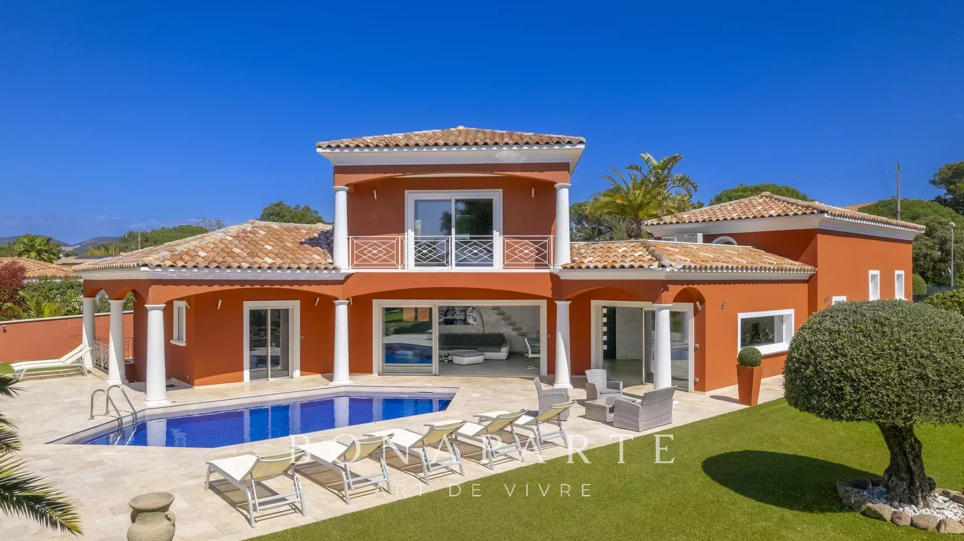 Villa de luxe à vendre dans le quartier Exterieurs