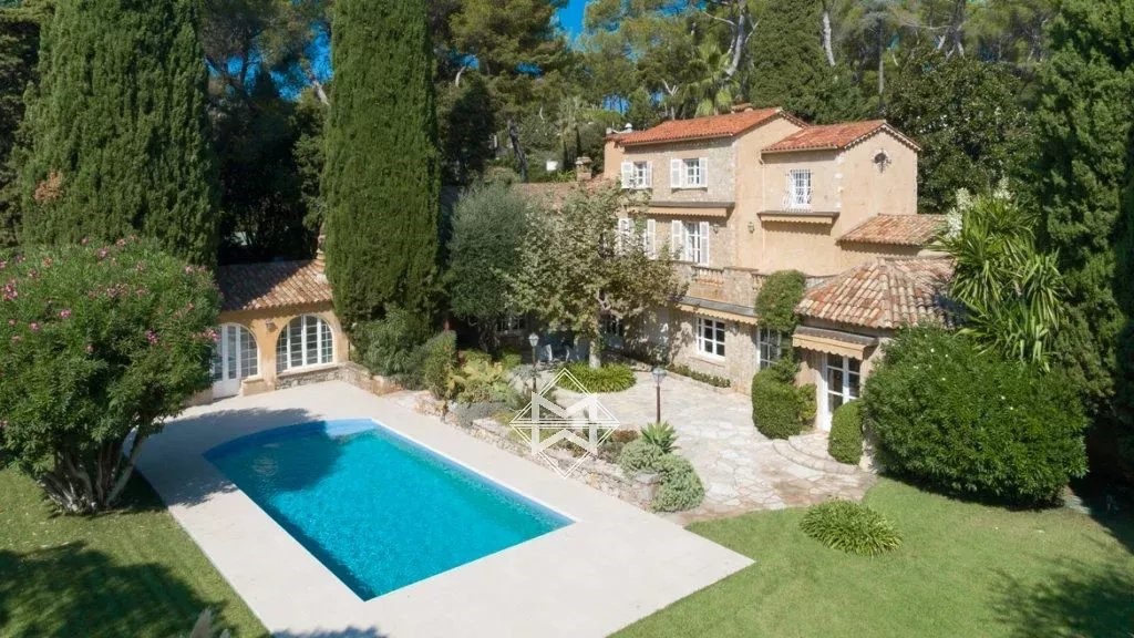 Luxury villa for sale in the district Le Cap